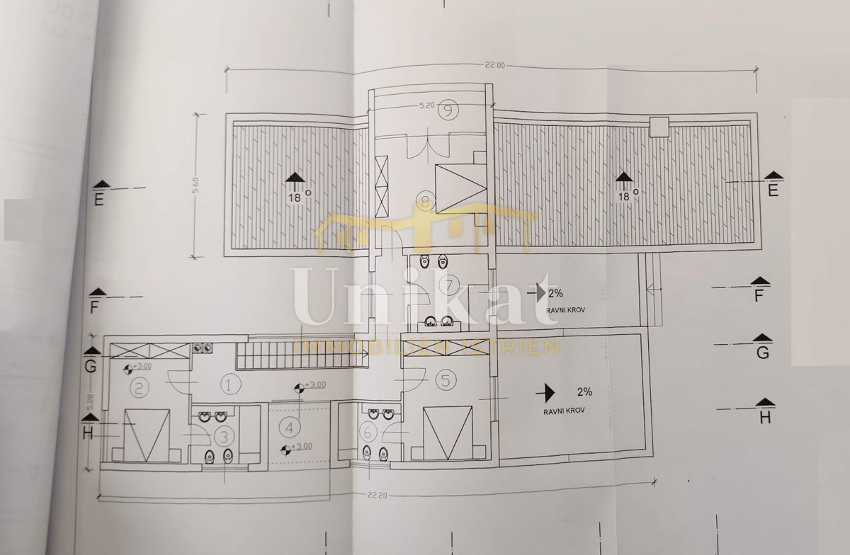 Villa moderna con piscina interna ed esterna